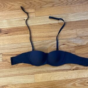 Never worn! Skims fits everyone strapless bra